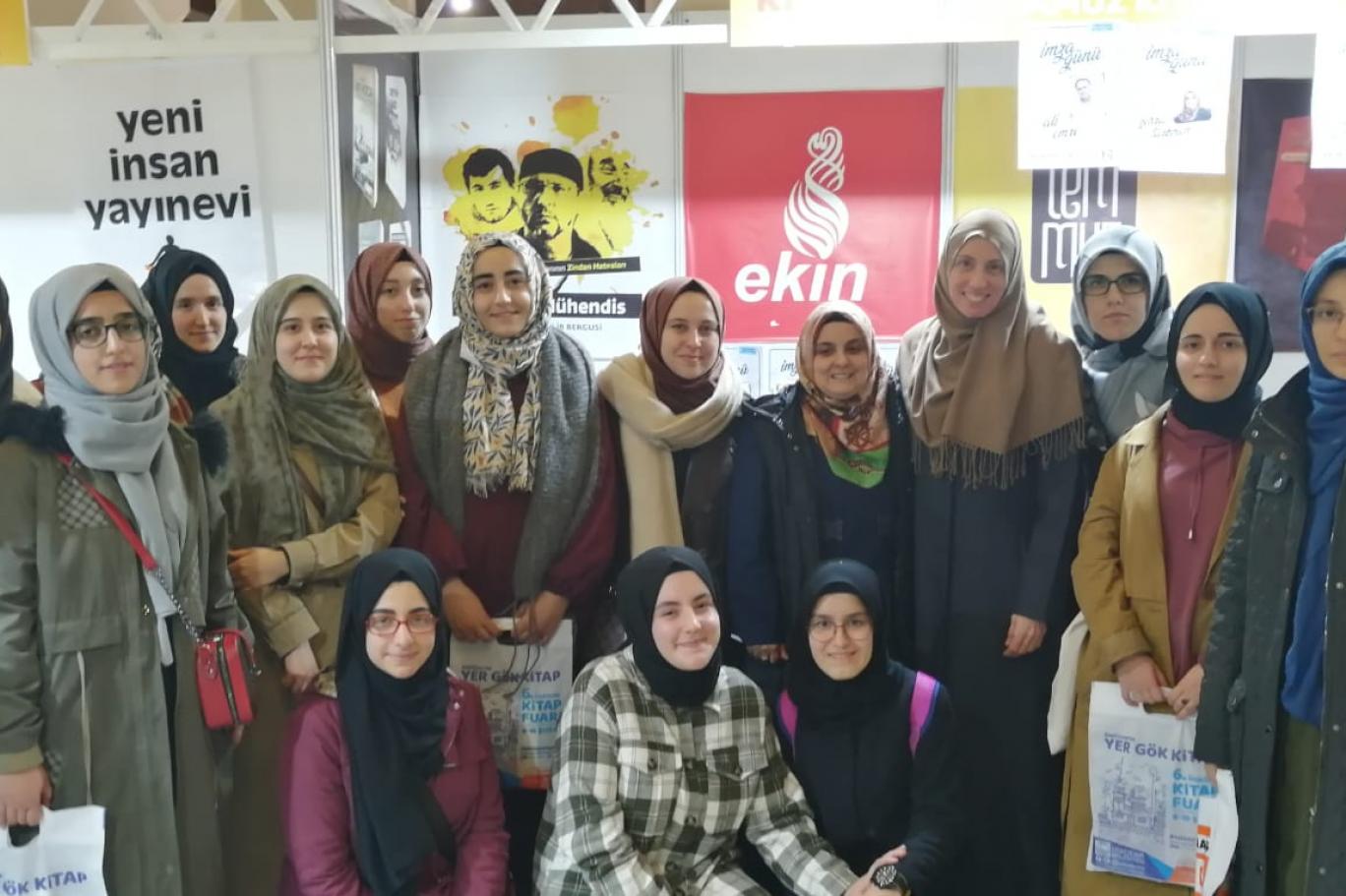 Kızlar Kendi Kedilerini Boşaltıyorlar Kızlar Kendi Kedilerini Boşaltıyorlar